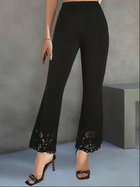 Pantalones Elegantes de Corte Slim con Detalles Calados y Campana